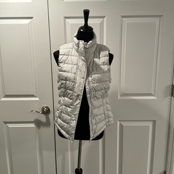 Gap classic print puffer vest - Picture 1 of 5